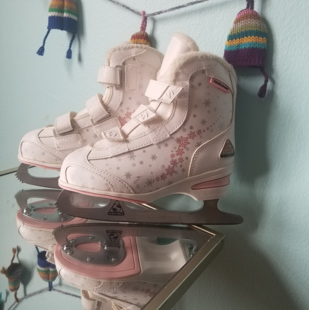 Girl's size 1 ice skates
